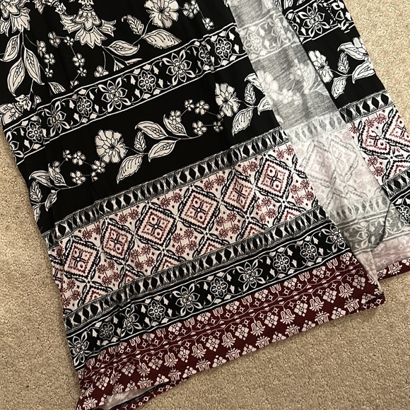 Charlotte Russe slit maxi skirt patterned floral - Picture 3 of 3